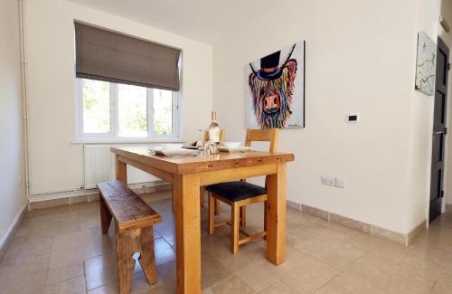 Newport Casa | "Rosecroft" - Perfect Retreat for Business & Leisure - Close to Celtic Manor and ICC