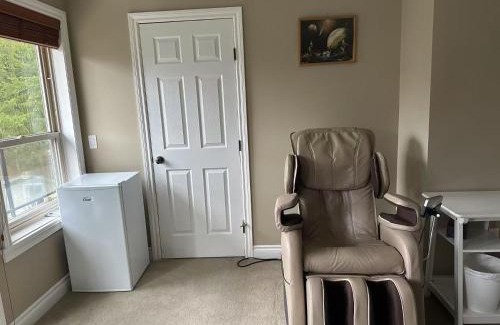 Coquitlam Casa | Rosehouse 2Bedrooms sleep 4 2nd floor private bathroom