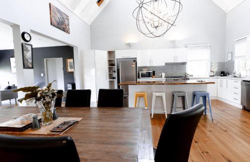 Hepburn Casa | Rosella