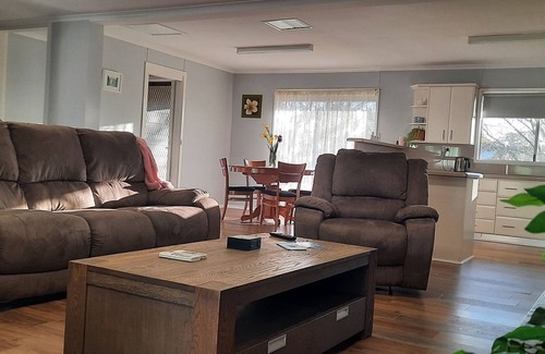 Ariah Park Casa | Rosella Lodge- Central Riverina - 25 mins to Temora, 10 Mins off Newell Highway