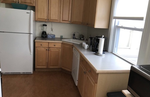 Rosemont Apartamento | Rosemont 1st Fl: 2 BR: Sunny Amplio Conveniente 30 días + alquiler