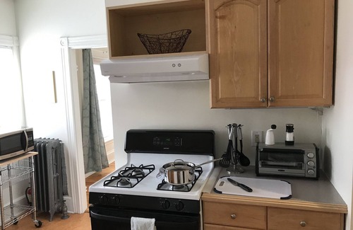 Rosemont Apartamento | Rosemont 1st Fl: 2 BR: Sunny Amplio Conveniente 30 días + alquiler