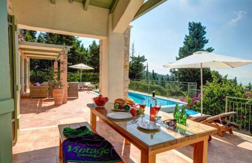 Manganos Villa | ROSEPETRA