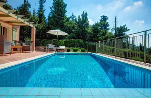 Manganos Villa | ROSEPETRA