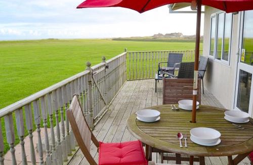 Bacton Casa | Roses Place