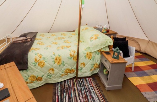 Westbrook Court Cabaña | ROSIEBELL, romantic, with open fire in Weobley