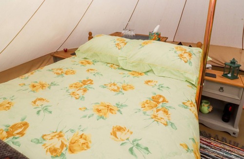 Westbrook Court Cabaña | ROSIEBELL, romantic, with open fire in Weobley