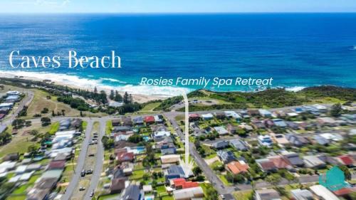 Caves Beach Casa | Rosies Family Spa Retreat - 300m to the sandy shores of Caves Beach
