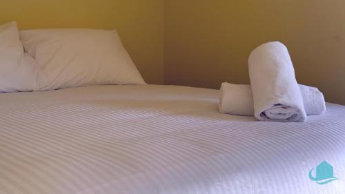 Caves Beach Casa | Rosies Family Spa Retreat - 300m to the sandy shores of Caves Beach