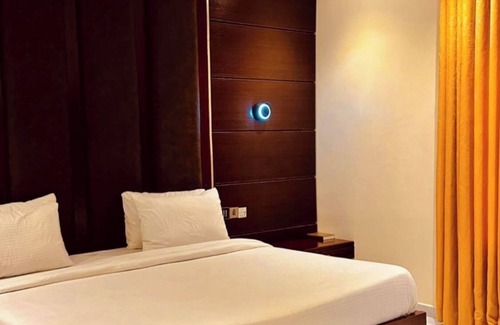 Uyo Hotel | Rosmohr Vintage