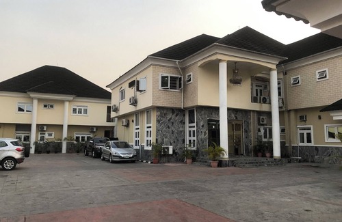 Uyo Hotel | Rosmohr Vintage