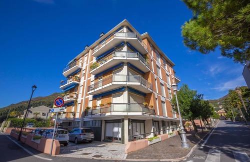 Barbarano Apartamento | Rossella on the lake with fantastic view, Salò, Italy