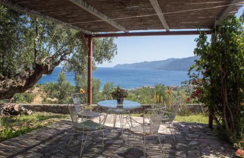 East Mani Casa | Rosso Antico Tower