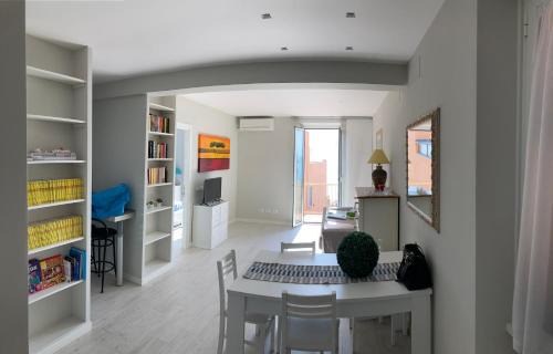 Ladispoli Casa | Rosso Tramonto luxury-white- LADISPOLI, Lungomare Regina Elena 58
