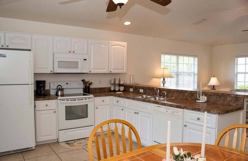 Rotonda West Condominio | Rotunda West 2 bedroom Condo w Lanai 9 miles to Gulf Beaches