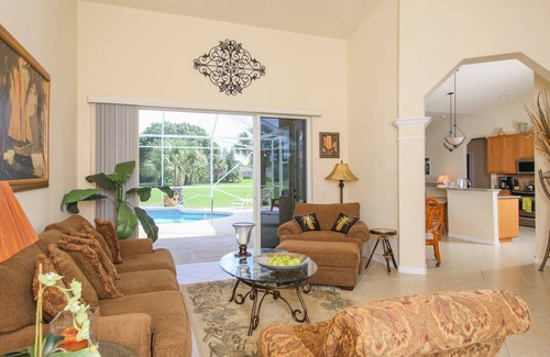 Long Meadow Casa | Vista del campo de golf, ubicado en Gorgeous Rotunda West, a minutos de las playas de Boca Grande y Englewood, tarifas mensuales, piscina privada.
