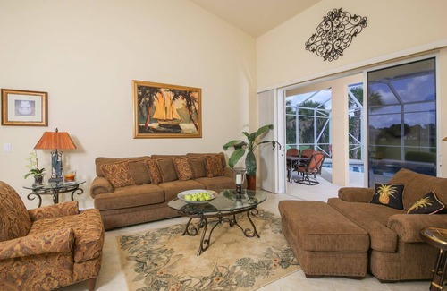 Long Meadow Casa | Vista del campo de golf, ubicado en Gorgeous Rotunda West, a minutos de las playas de Boca Grande y Englewood, tarifas mensuales, piscina privada.