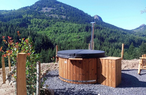 Boree Cama Y Desayuno | Roulotte Nymphéa Avec Bain Norvégien et Jardin Privatifs vue Montagne