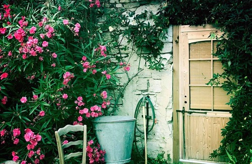 Roynac Cabina | ROULOTTE TZIGANE DROME, AU BORD DU RUISSEAU Ideal for a quiet weekend break