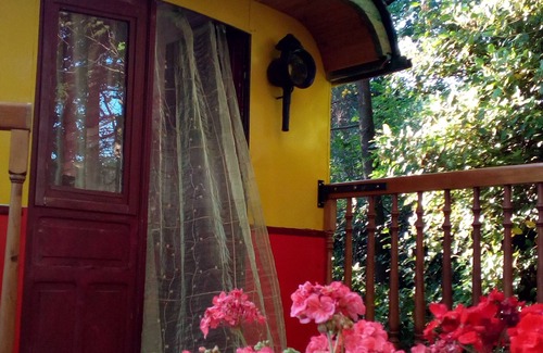 Roynac Cabina | ROULOTTE TZIGANE DROME, AU BORD DU RUISSEAU Ideal for a quiet weekend break