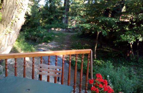 Roynac Cabina | ROULOTTE TZIGANE DROME, AU BORD DU RUISSEAU Ideal for a quiet weekend break