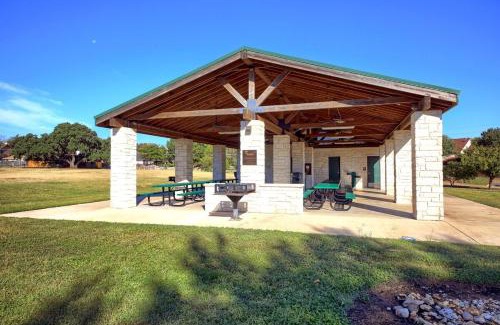Brushy Creek Casa | Round Rock Family Retreat 4BR 3BA Close to Shopping and Attractions Sleeps 10