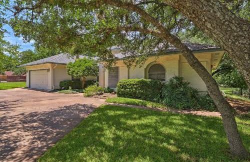 Brushy Bend Park Casa | Round Rock Lakefront Home with Water Toys and Fire Pit