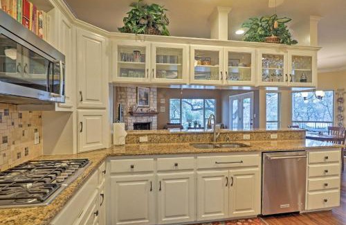 Brushy Bend Park Casa | Round Rock Lakefront Home with Water Toys and Fire Pit