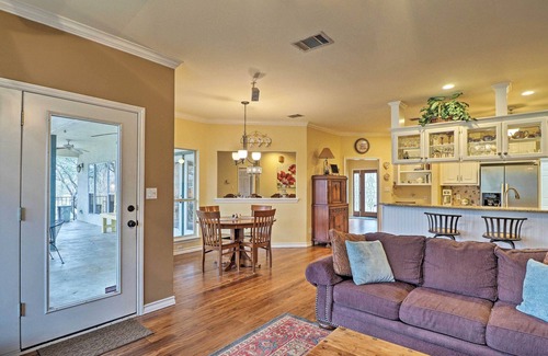 Brushy Bend Park Casa | Amplio Lakefront Round Rock House w / juguetes de agua!