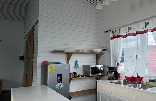 Isla Bastimentos Casa | Round the point Bungalow
