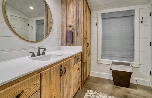 Round Top Cabina | Sloane Cabin @ Lone Star Farm