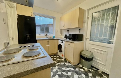 Roundhay Casa | Roundhay lounge modern space WITH SKY SPORTS, CINEMA AND FREE WIFI