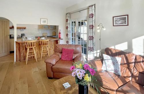 Swimbridge Casa | Roundhouse, Nr Barnstaple with outdoor seasonal pool, free wifi and on-site parking