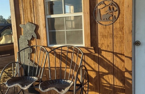 Roundup Cabina | Roundup Cozy and Scenic Cabin Secluded and Scenic