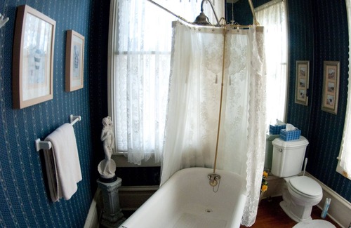 Historic Downtown Savannah Cama Y Desayuno | Roussell's Garden Bed & Breakfast