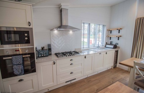 Pickering Chalet De Esquí | Rowan Lodge | sleeps 4 - Hot Tub, Dog Friendly - 5* Gold Award