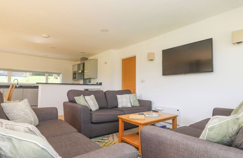 Carnon Downs Cabaña | ROWAN, pet friendly, with open fire in Truro