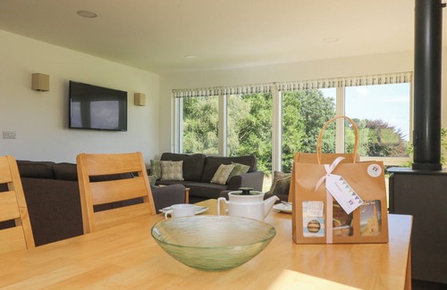 Carnon Downs Cabaña | ROWAN, pet friendly, with open fire in Truro