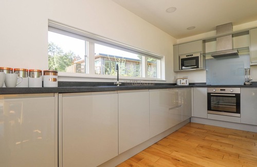 Carnon Downs Cabaña | ROWAN, pet friendly, with open fire in Truro
