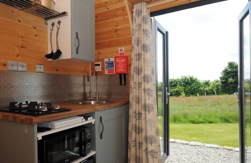 Laneast Cabaña | ROWAN, romantic, character holiday cottage, with a garden in Altarnun