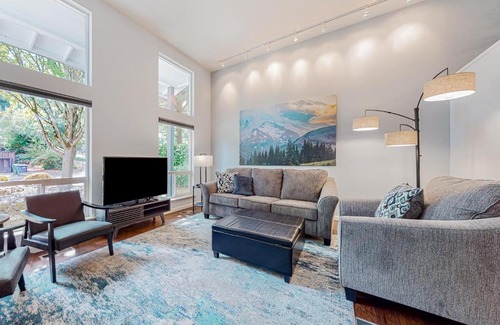 University Place Casa | Rowandale