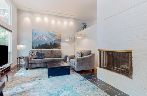 University Place Casa | Rowandale