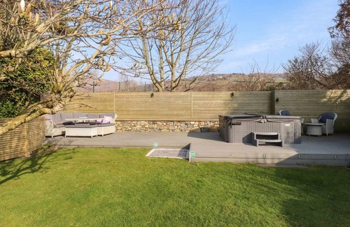 Nefyn Cabaña | ROWARTH, pet friendly, character holiday cottage in Nefyn