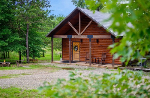 Hochatown Cabina | Rowdy Raccoon: 1 dormitorio, 1 baño, capacidad para 2