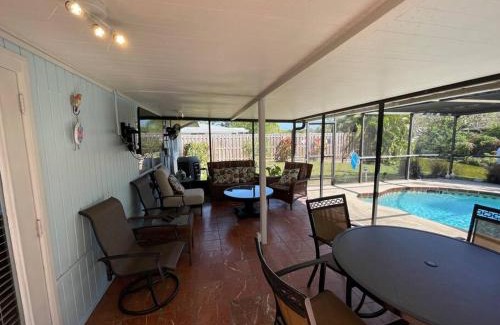 Gulf Gate Estates Casa | Rowena House 2bd Den 2bth Heated Pool Near Siesta Key