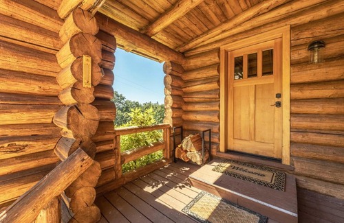 Lyle Casa | Rowland Log Cabin home