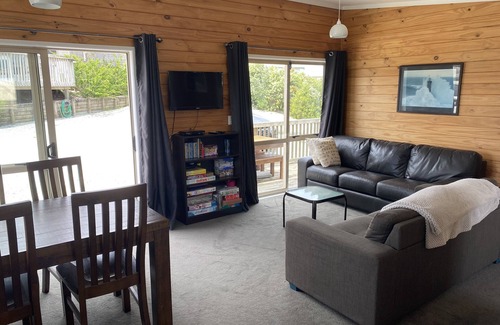 Karkari Peninsula Casa | Rowlys Resort Back Bach suitable for family of 4 or 2 couples