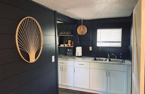 Tomahawk Cabaña | Rowyn's Resort - Cozy Lake Nokomis Cabin