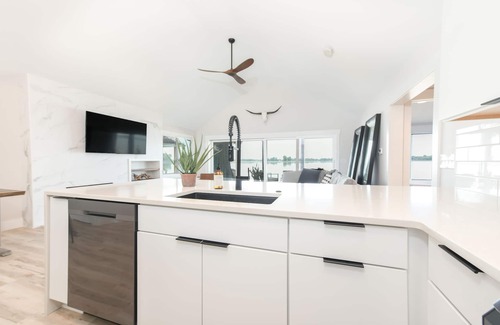 Russells Point Casa | Roxie's Modern Lake Front House on the water!