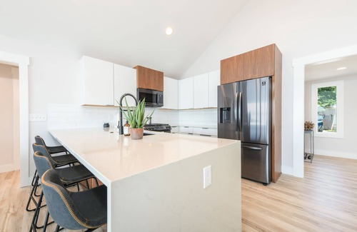 Russells Point Casa | Roxie's Modern Lake Front House on the water!